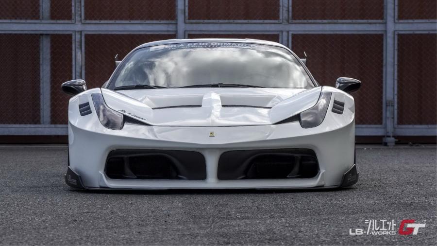  Ferrari 458 Italia by Liberty Walk 2019 года  (фото 2 из 9)